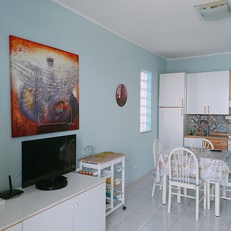 Mirone Apartment Fronte Mare Beachfront House Roccalumera Buitenkant foto