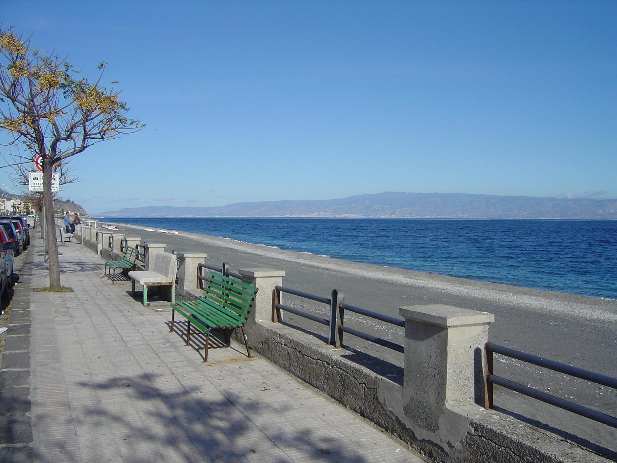Mirone Apartment Fronte Mare Beachfront House Roccalumera Buitenkant foto